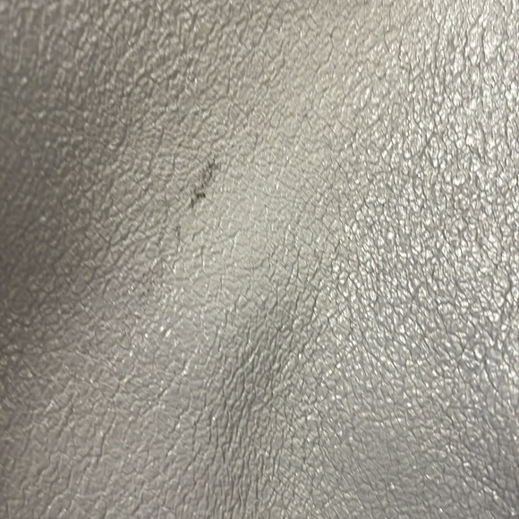 Michael Kors Izzy large reversible leather tote in Grey - Picture 3 of 10